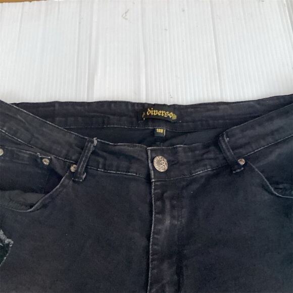 Diverso Women's Plus Size 18W Distressed Black Capri Jeans - Picture 7 of 8